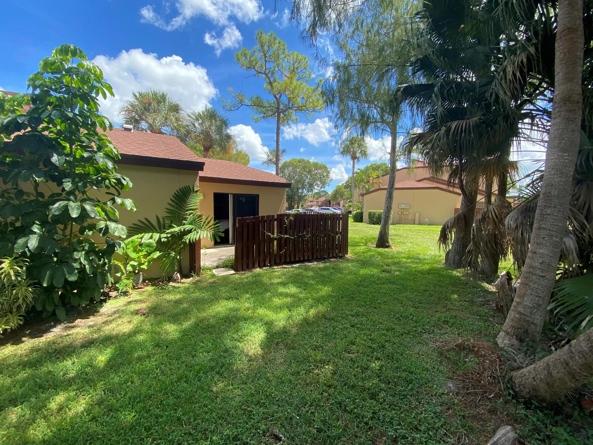 1001 Lakeview Circle, #1001
