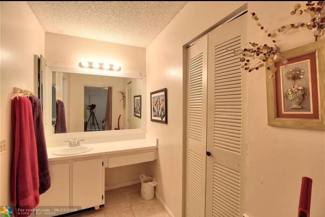 1001 Lakeview Circle, #1001