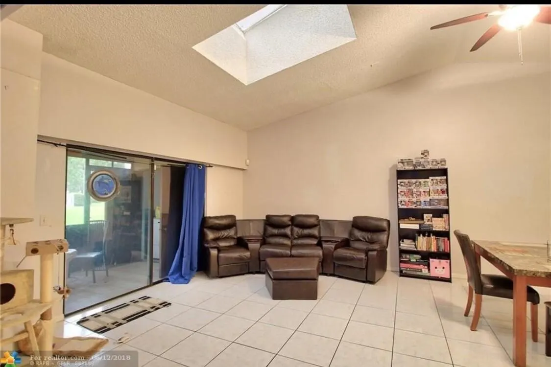 1001 Lakeview Circle, #1001