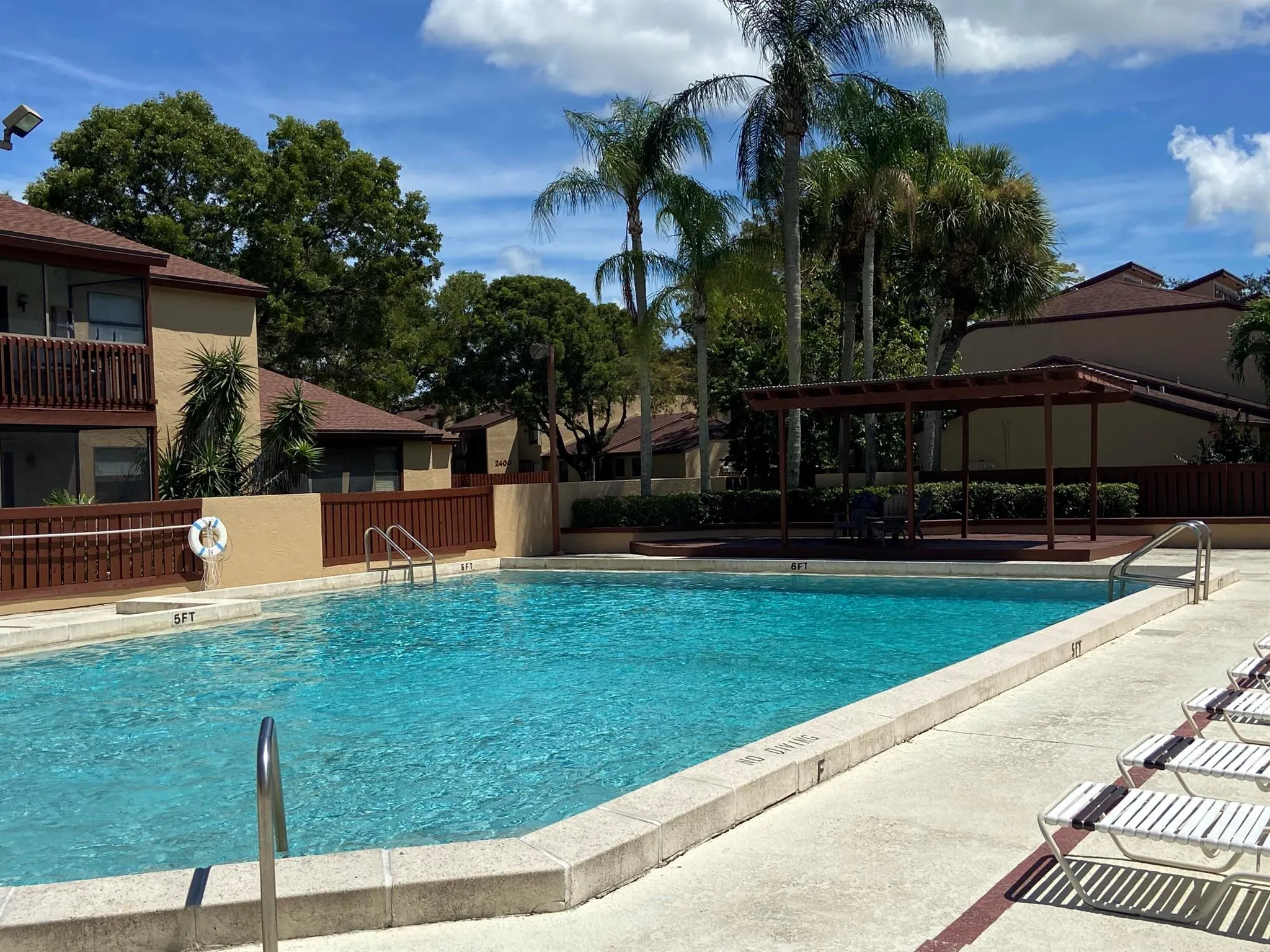 1001 Lakeview Circle, #1001
