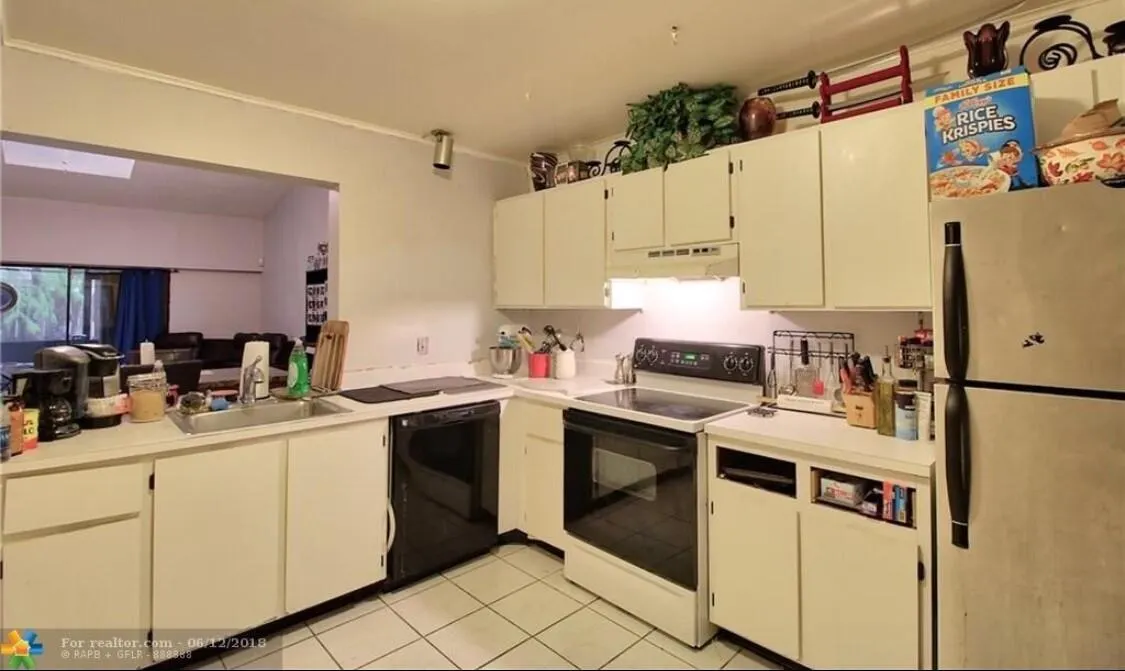 1001 Lakeview Circle, #1001