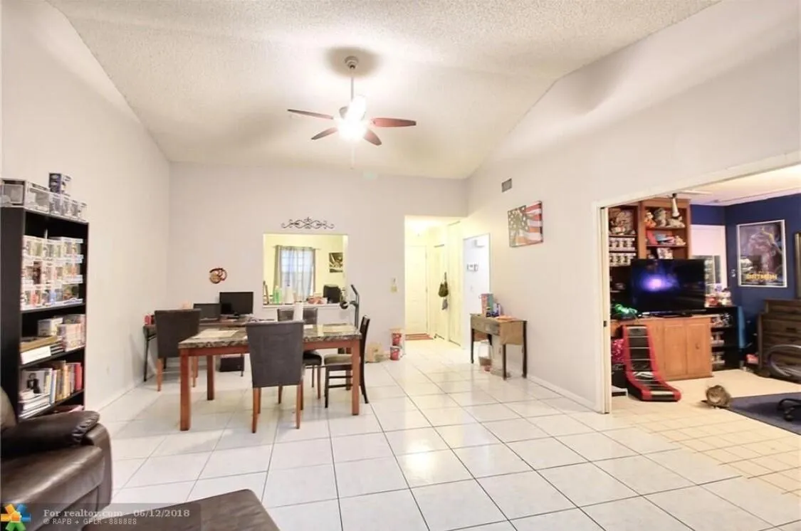 1001 Lakeview Circle, #1001