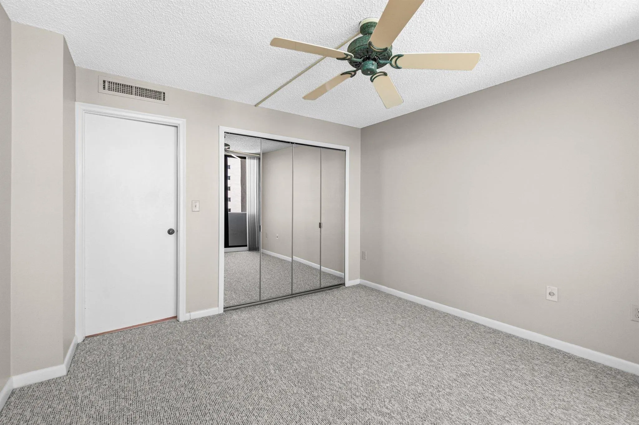 4200 N Ocean Drive, #1-1601