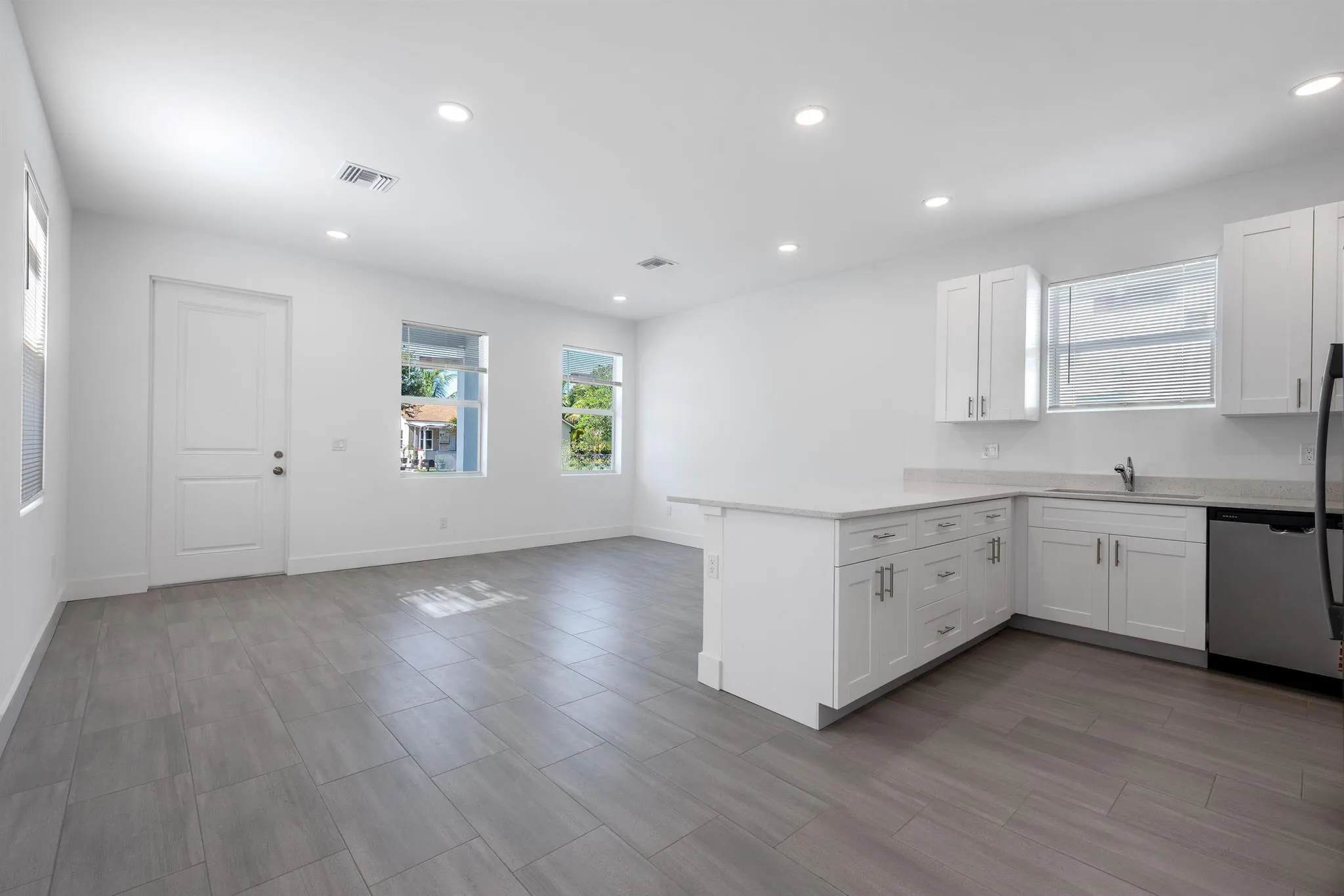 3739 Saginaw