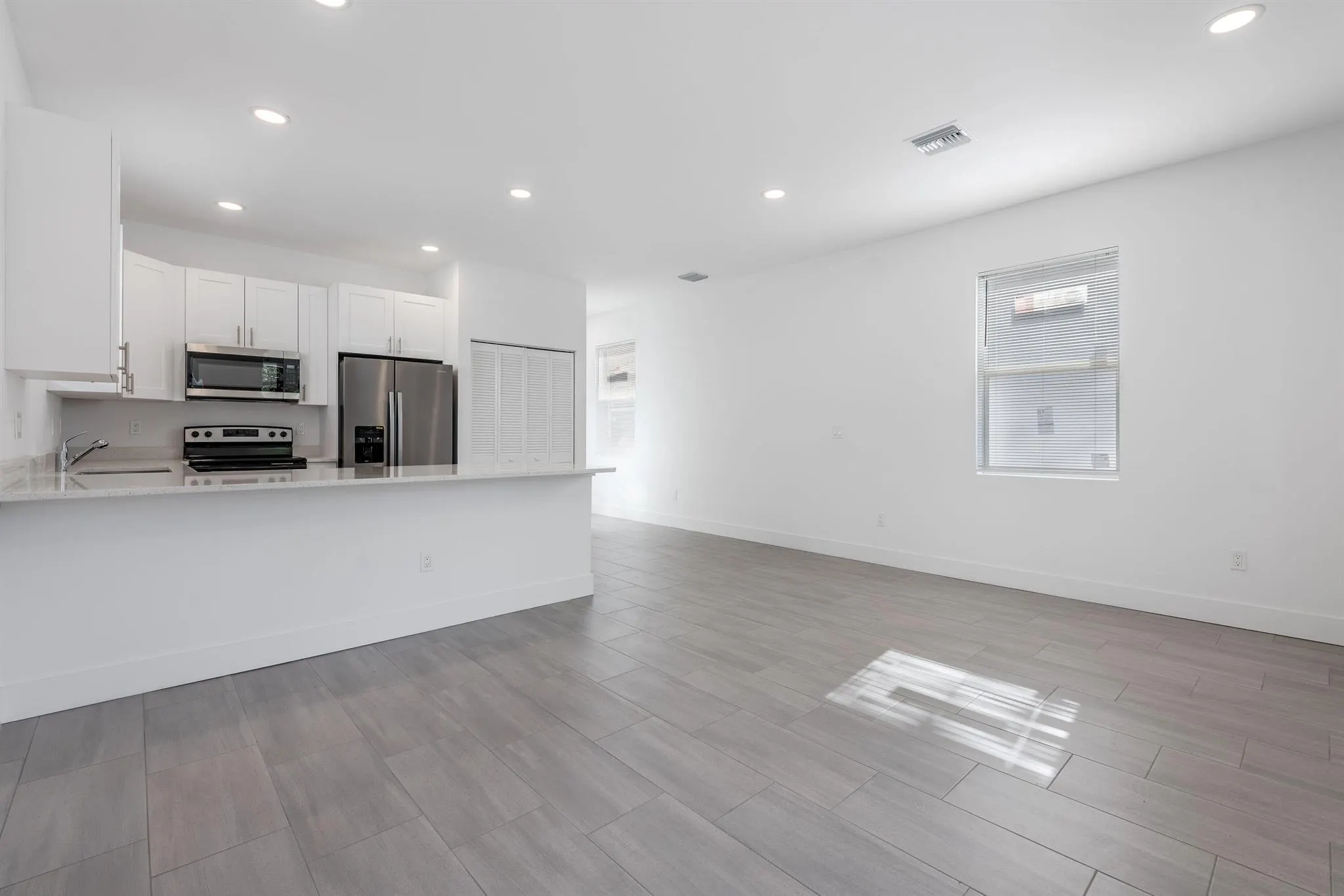 3739 Saginaw