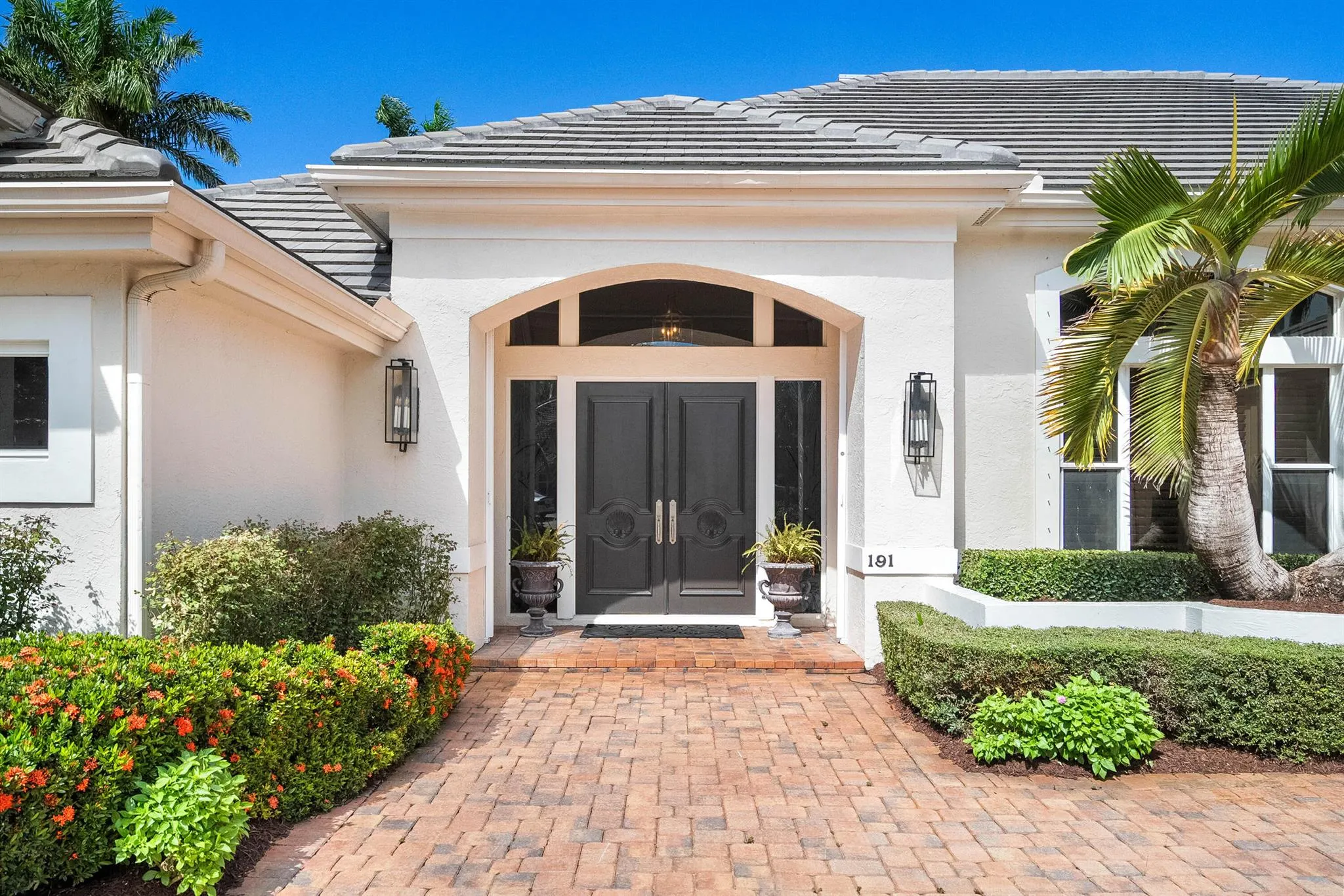 191 SW Hatteras Court