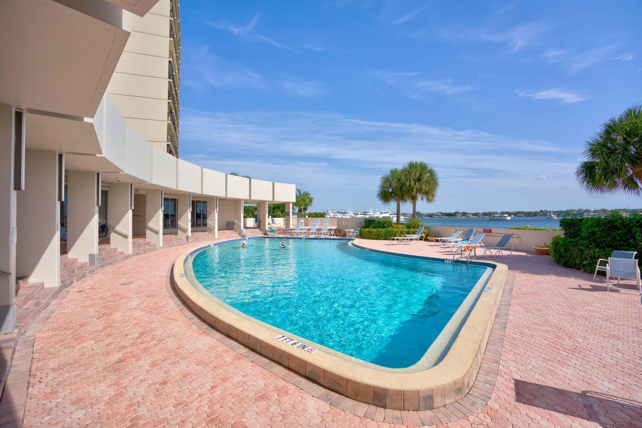 134 Lakeshore Drive, #215