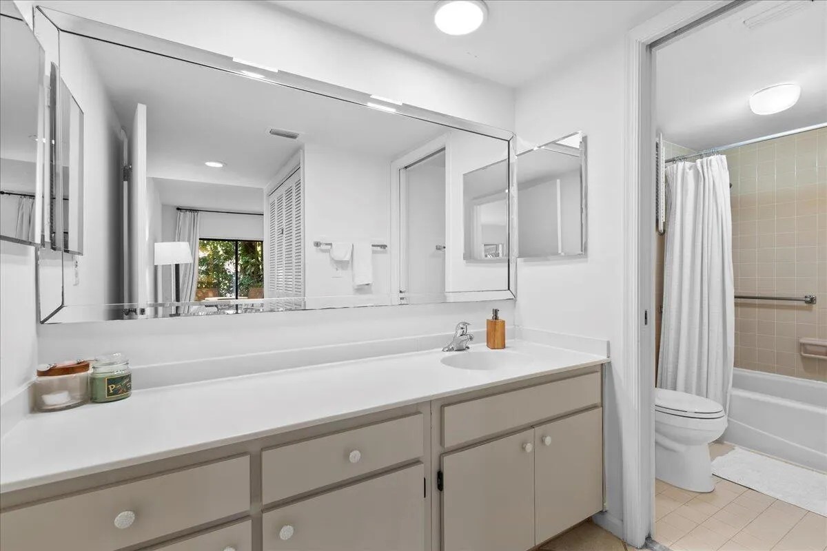 11863 Wimbledon Circle, #446