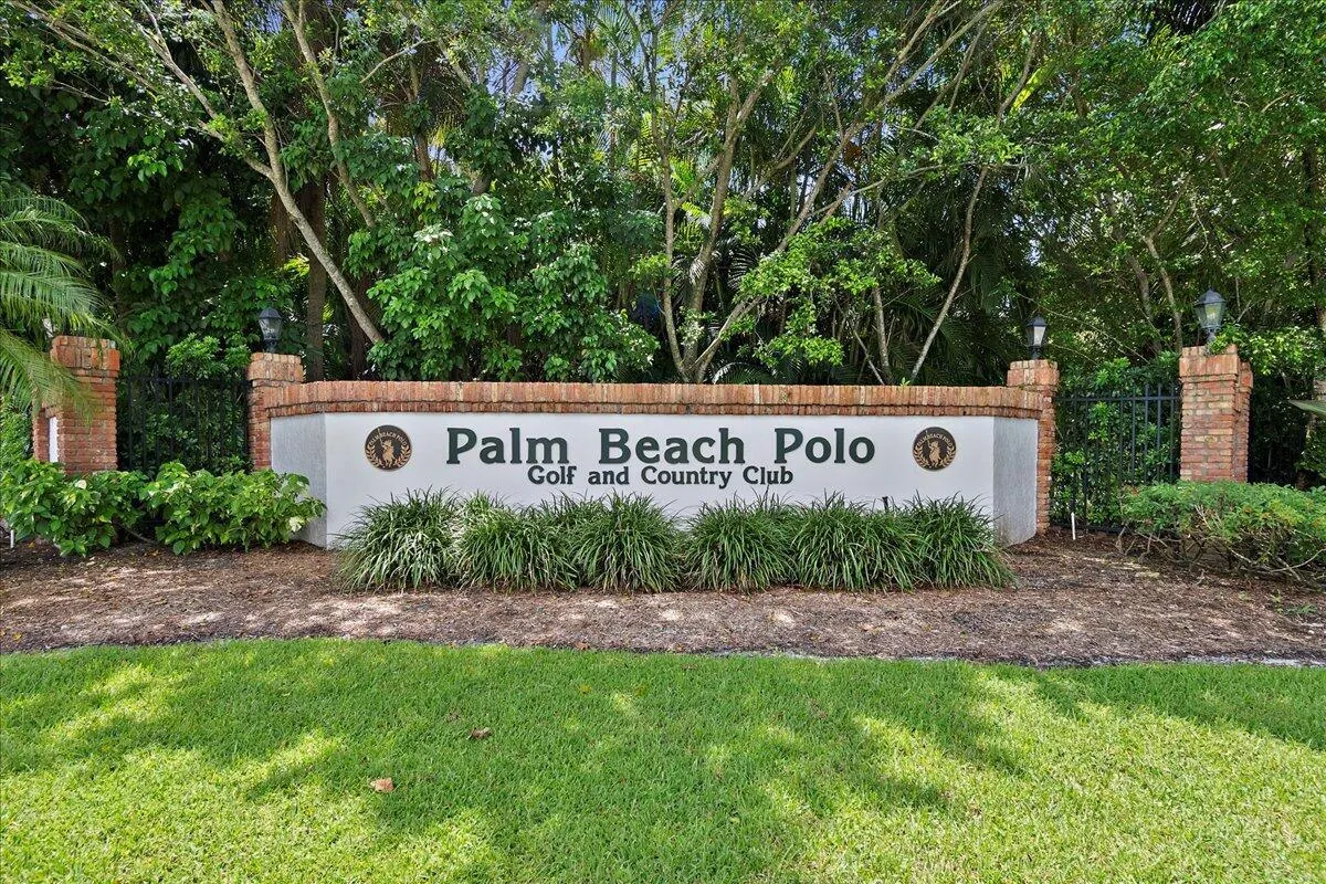 11863 Wimbledon Circle, #446