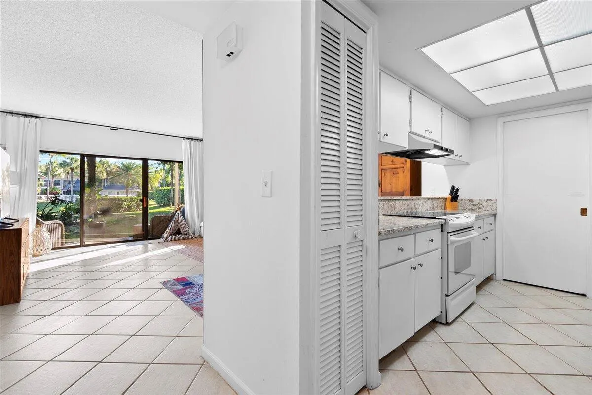 11863 Wimbledon Circle, #446