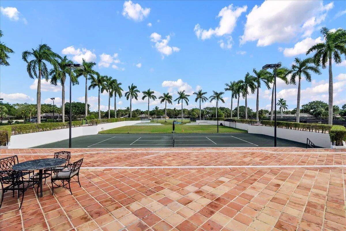 11863 Wimbledon Circle, #446