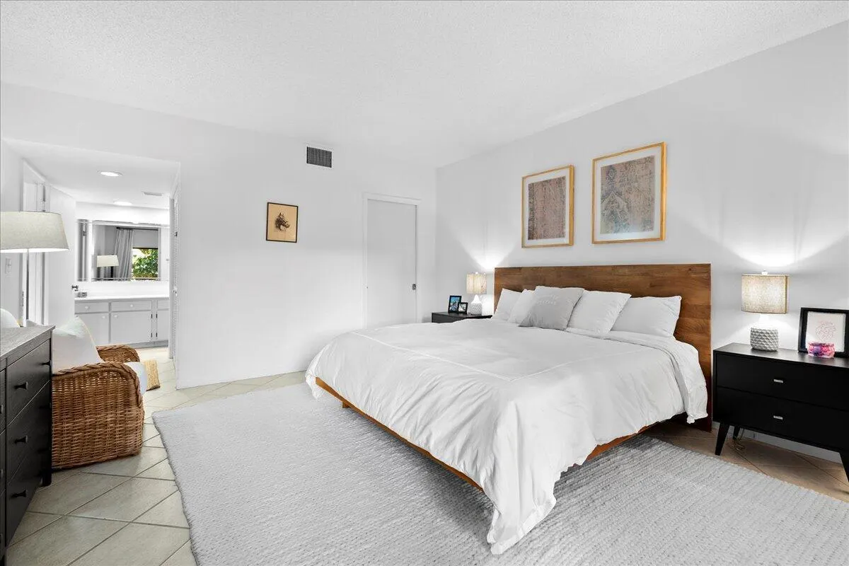 11863 Wimbledon Circle, #446