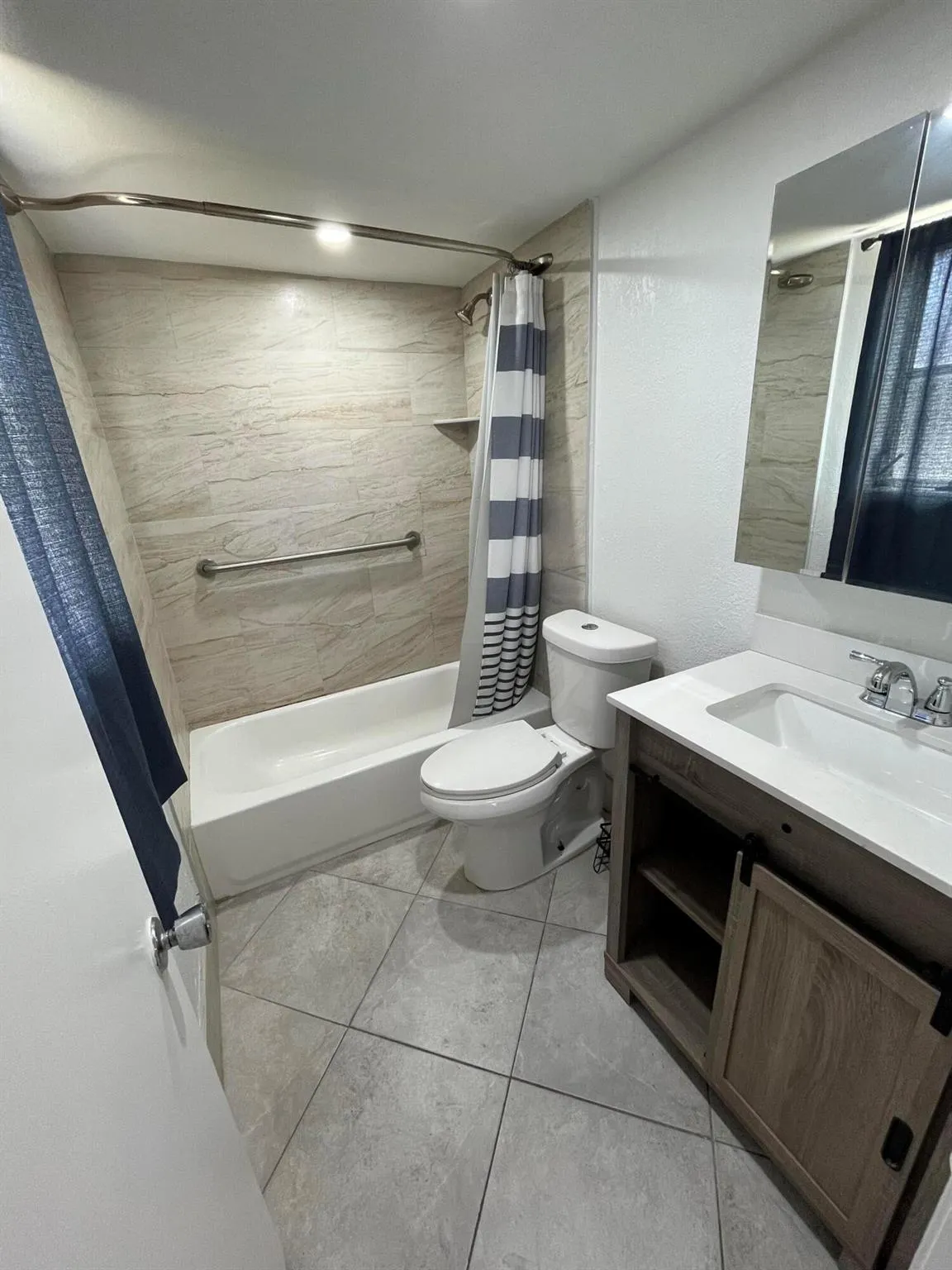 3220 NE 10th Street, #4