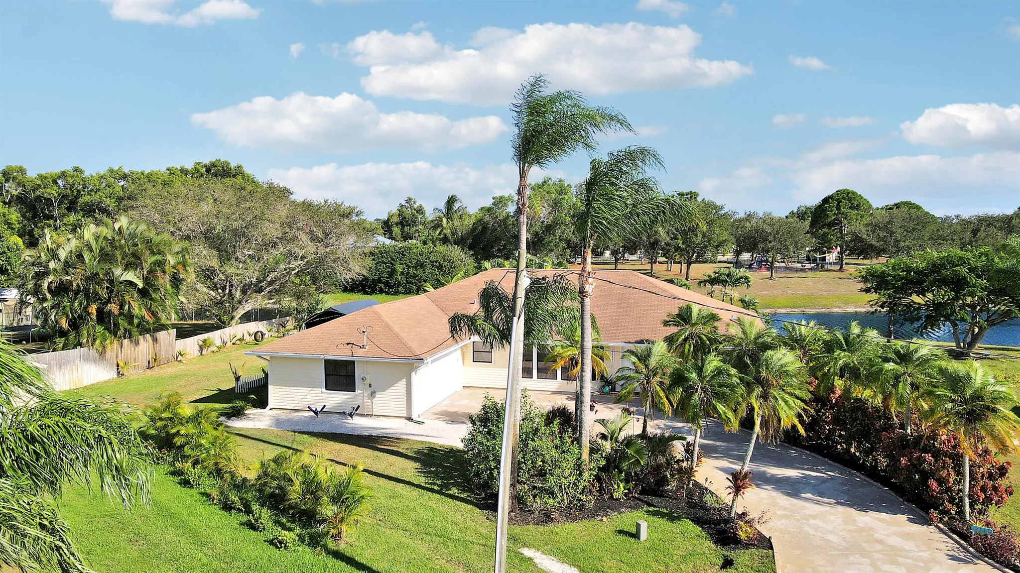 2111 SE Cayuga Court