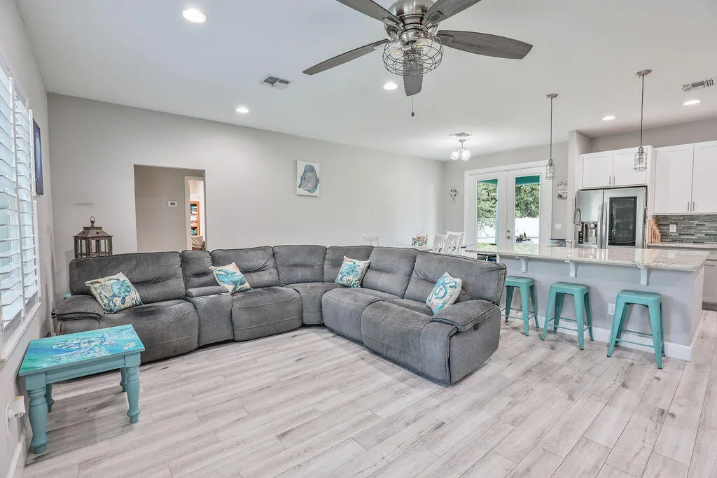 6004 Hickory Drive