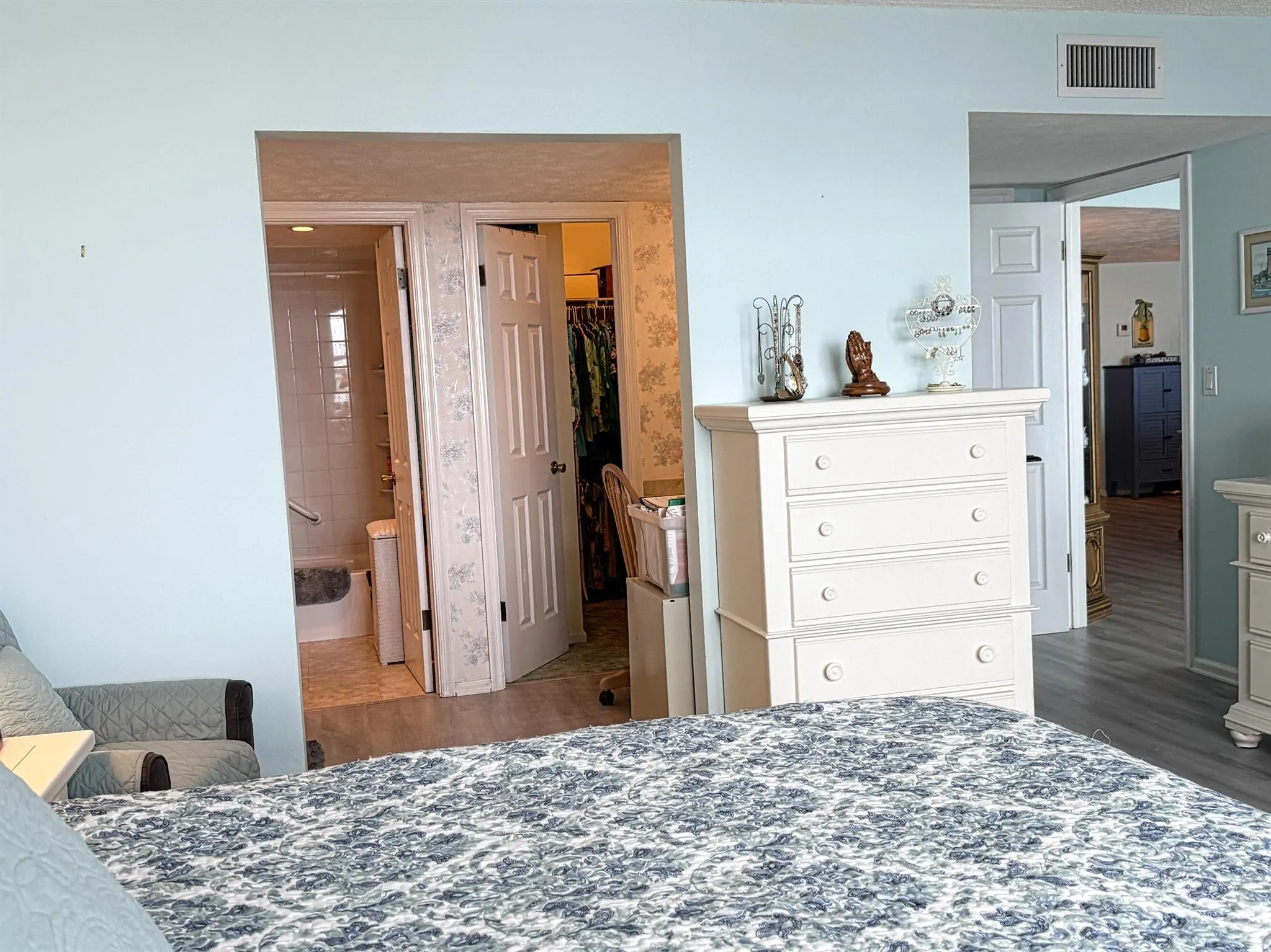 401 Lake Shore Drive, #801