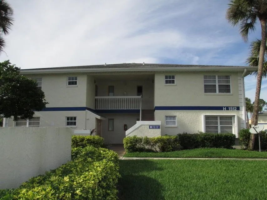 1512 SE Royal Green Circle, #H-202