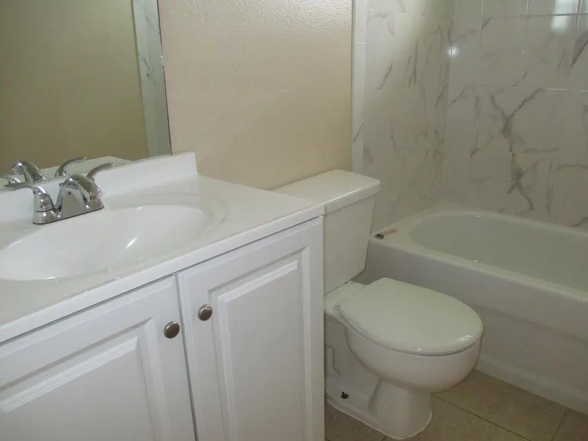 1512 SE Royal Green Circle, #H-202