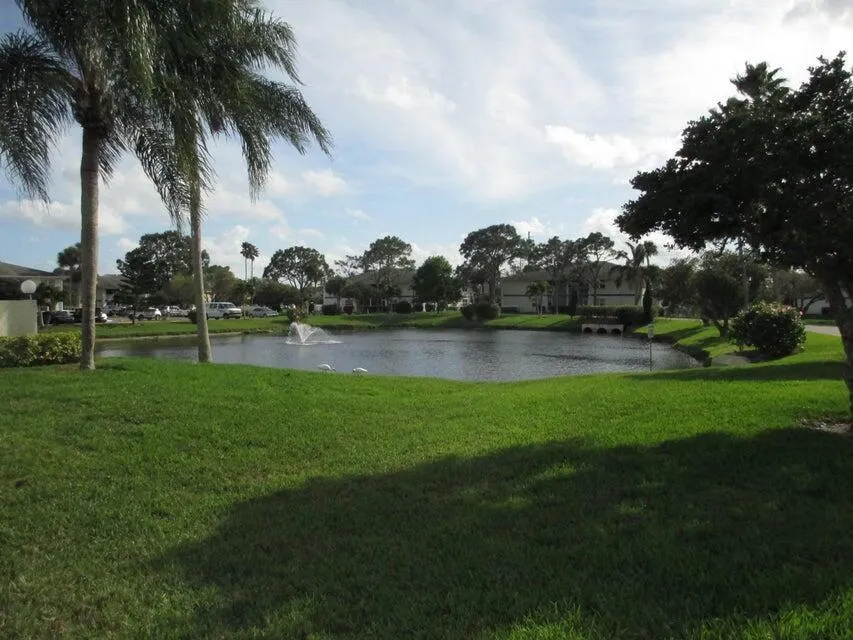 1512 SE Royal Green Circle, #H-202
