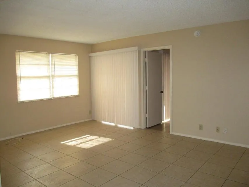 1512 SE Royal Green Circle, #H-202
