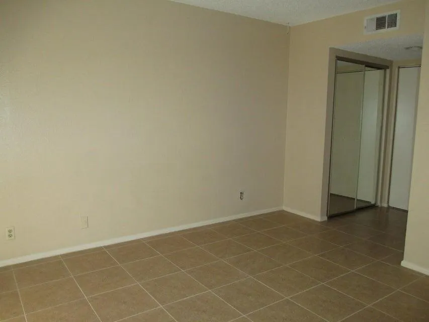 1512 SE Royal Green Circle, #H-202