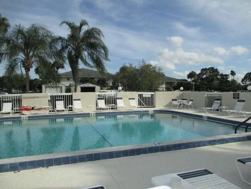 1512 SE Royal Green Circle, #H-202