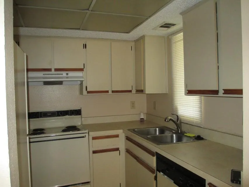 1512 SE Royal Green Circle, #H-202