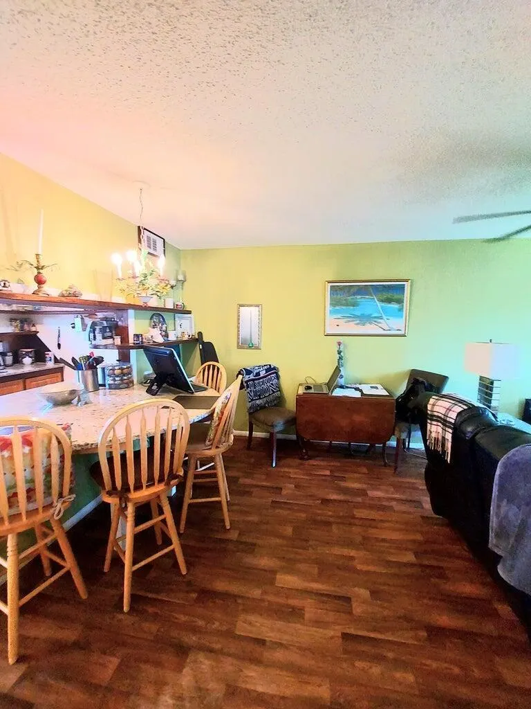 12019 W Greenway Dr, #203