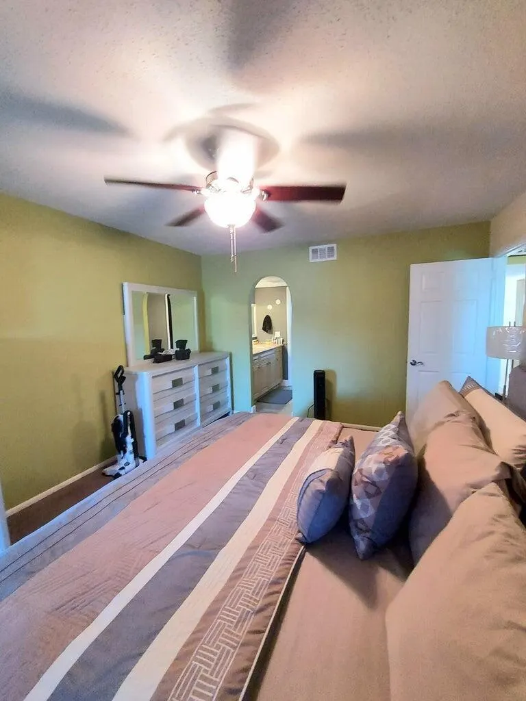 12019 W Greenway Dr, #203