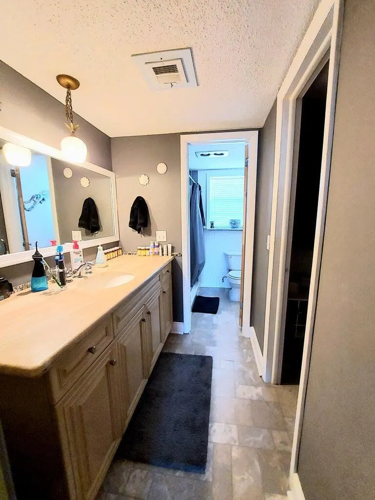 12019 W Greenway Dr, #203