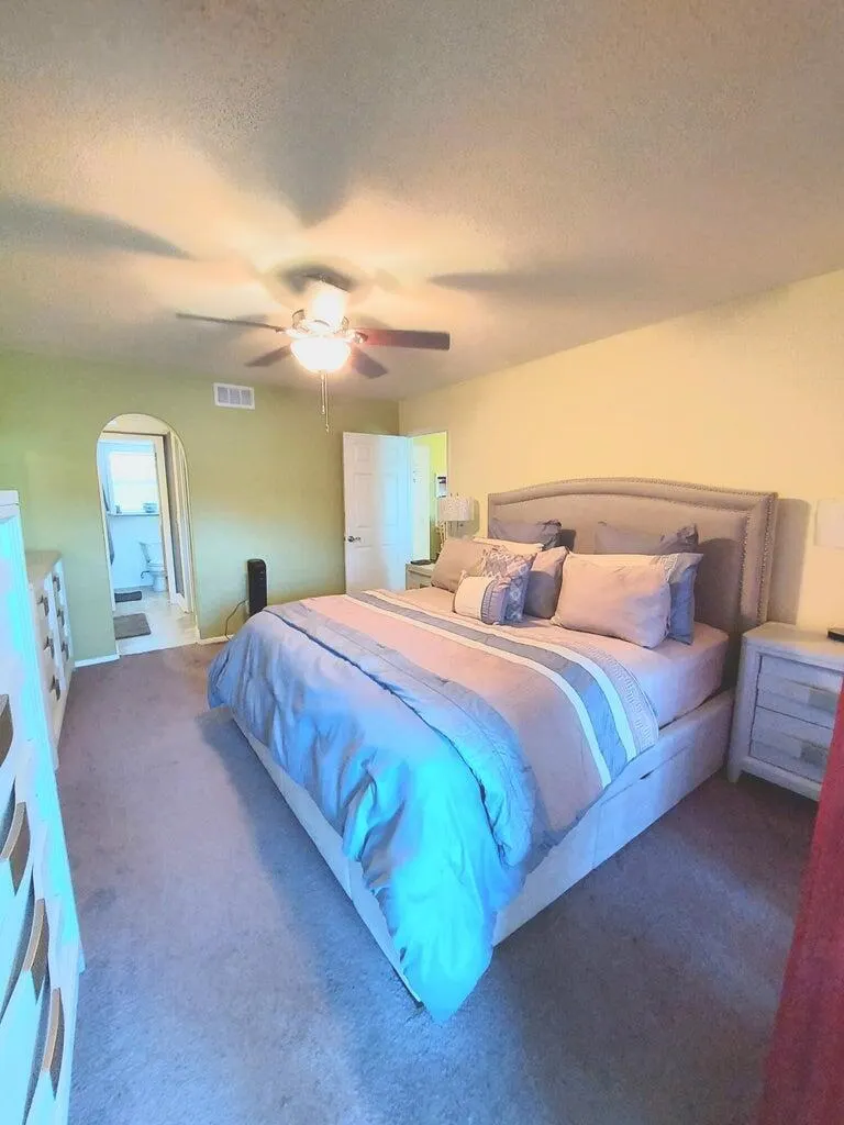 12019 W Greenway Dr, #203