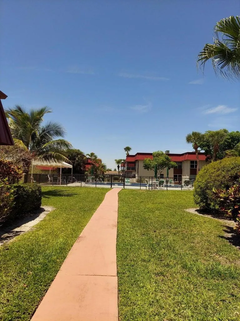 12019 W Greenway Dr, #203