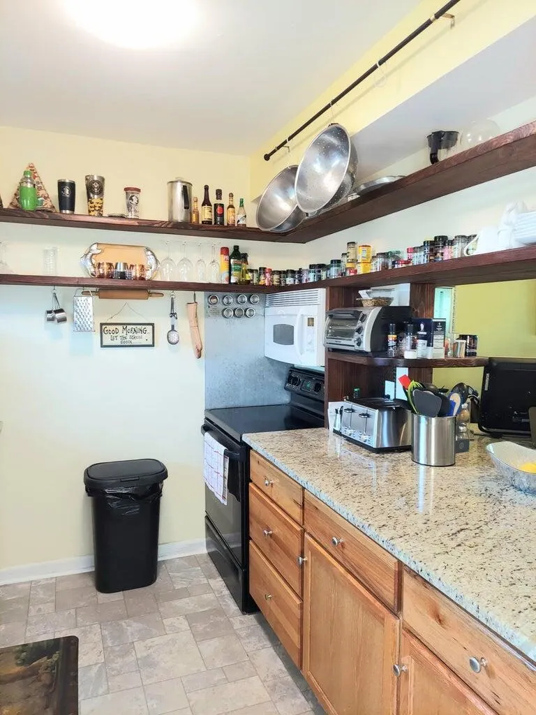 12019 W Greenway Dr, #203