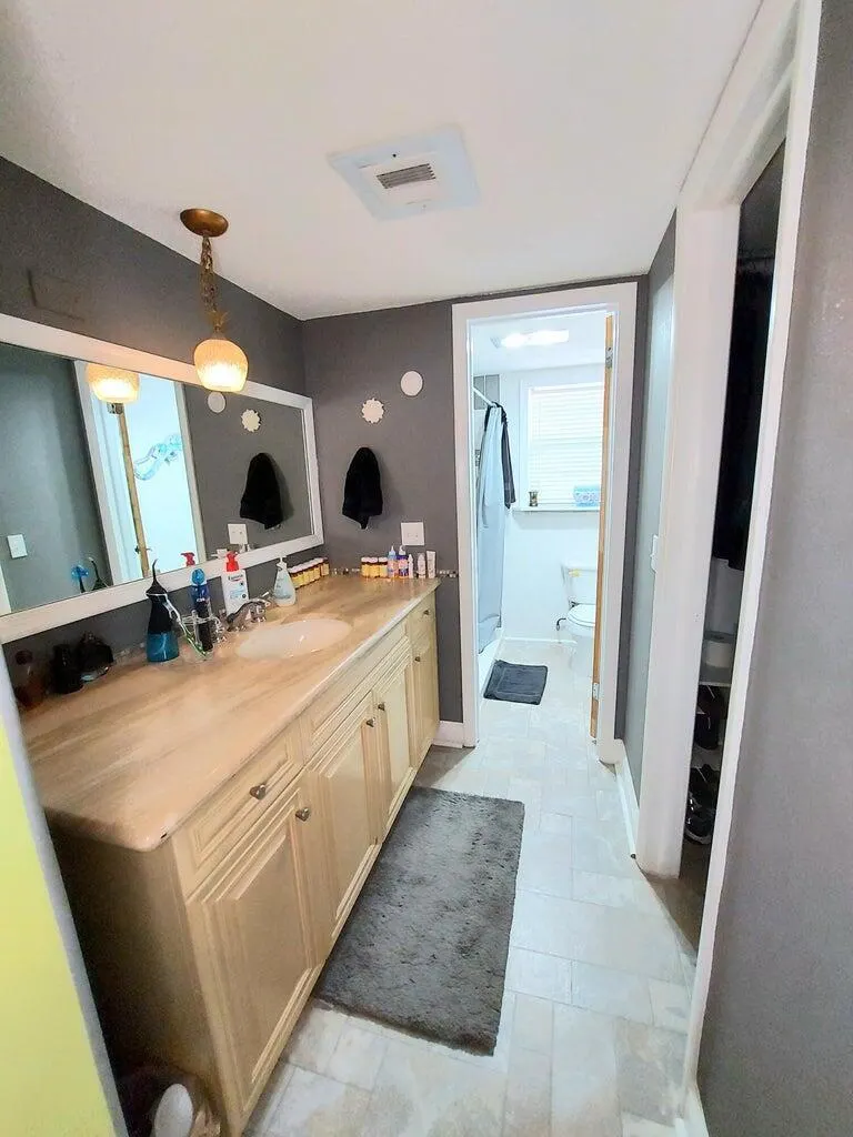 12019 W Greenway Dr, #203