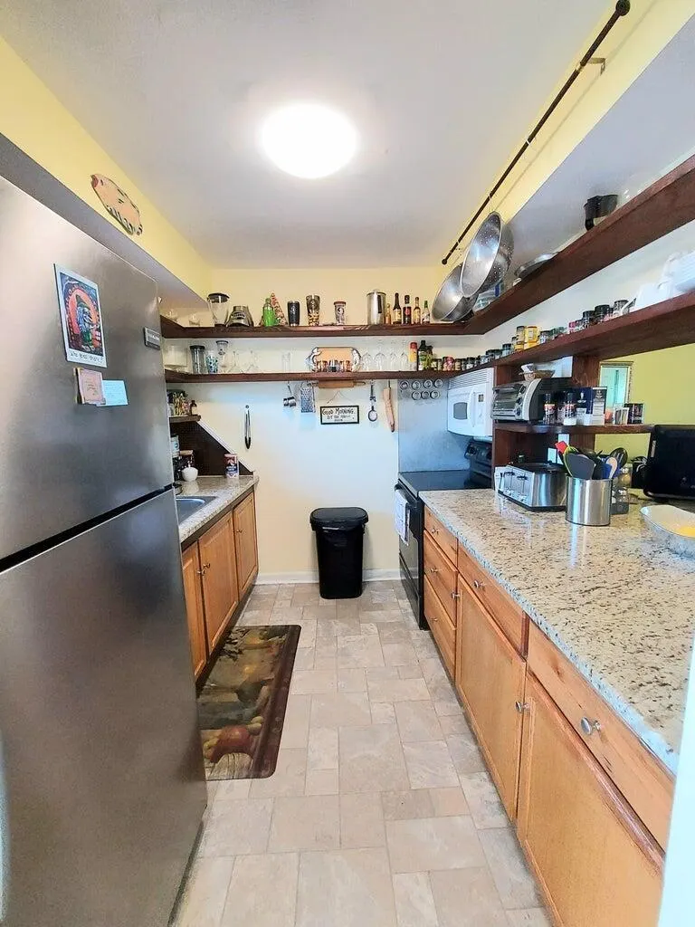 12019 W Greenway Dr, #203