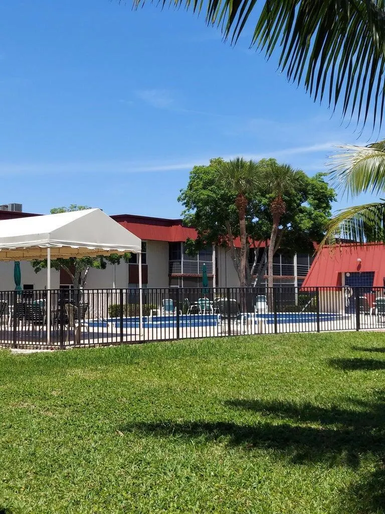 12019 W Greenway Dr, #203