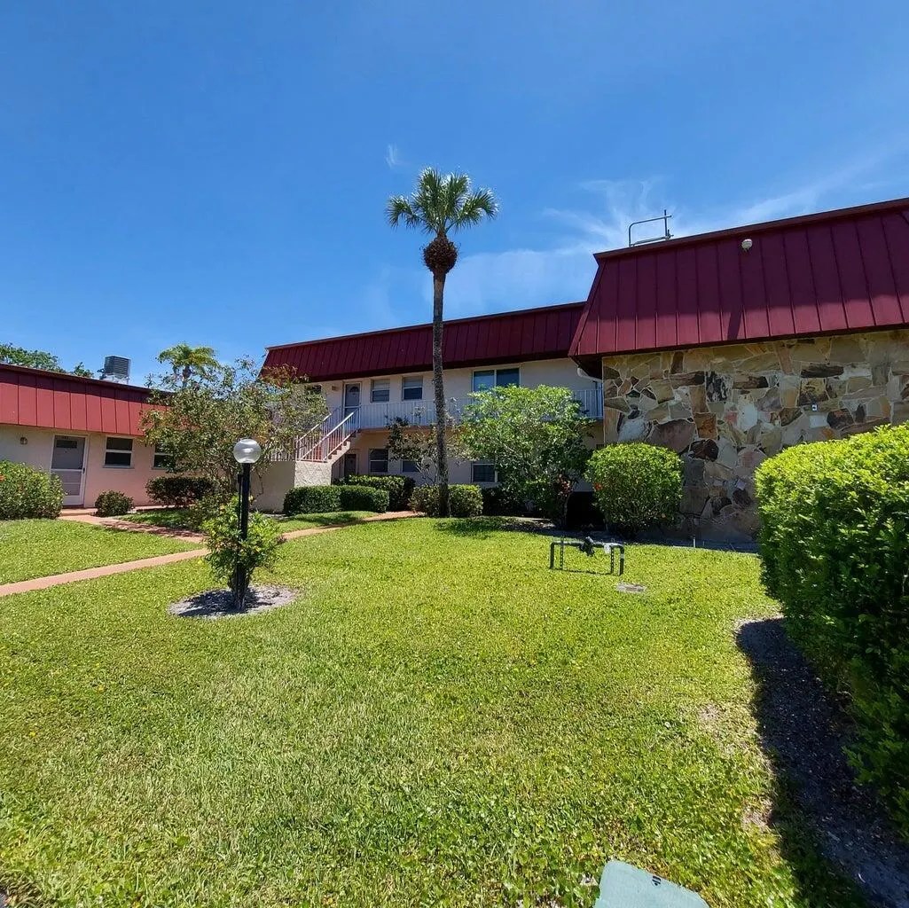 12019 W Greenway Dr, #203