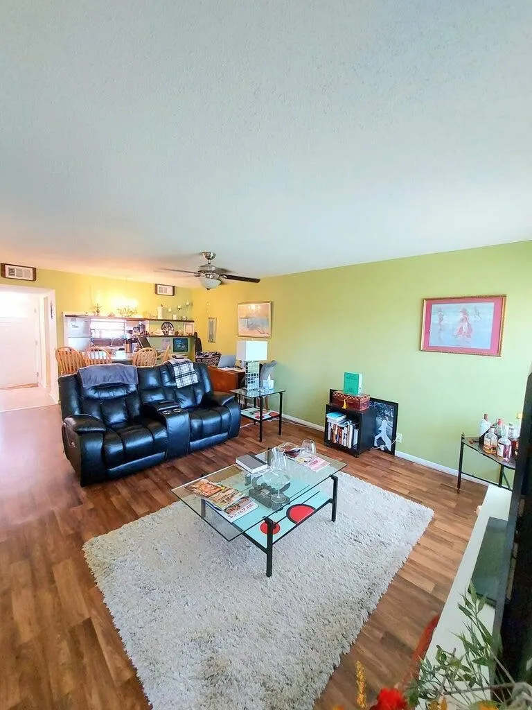 12019 W Greenway Dr, #203