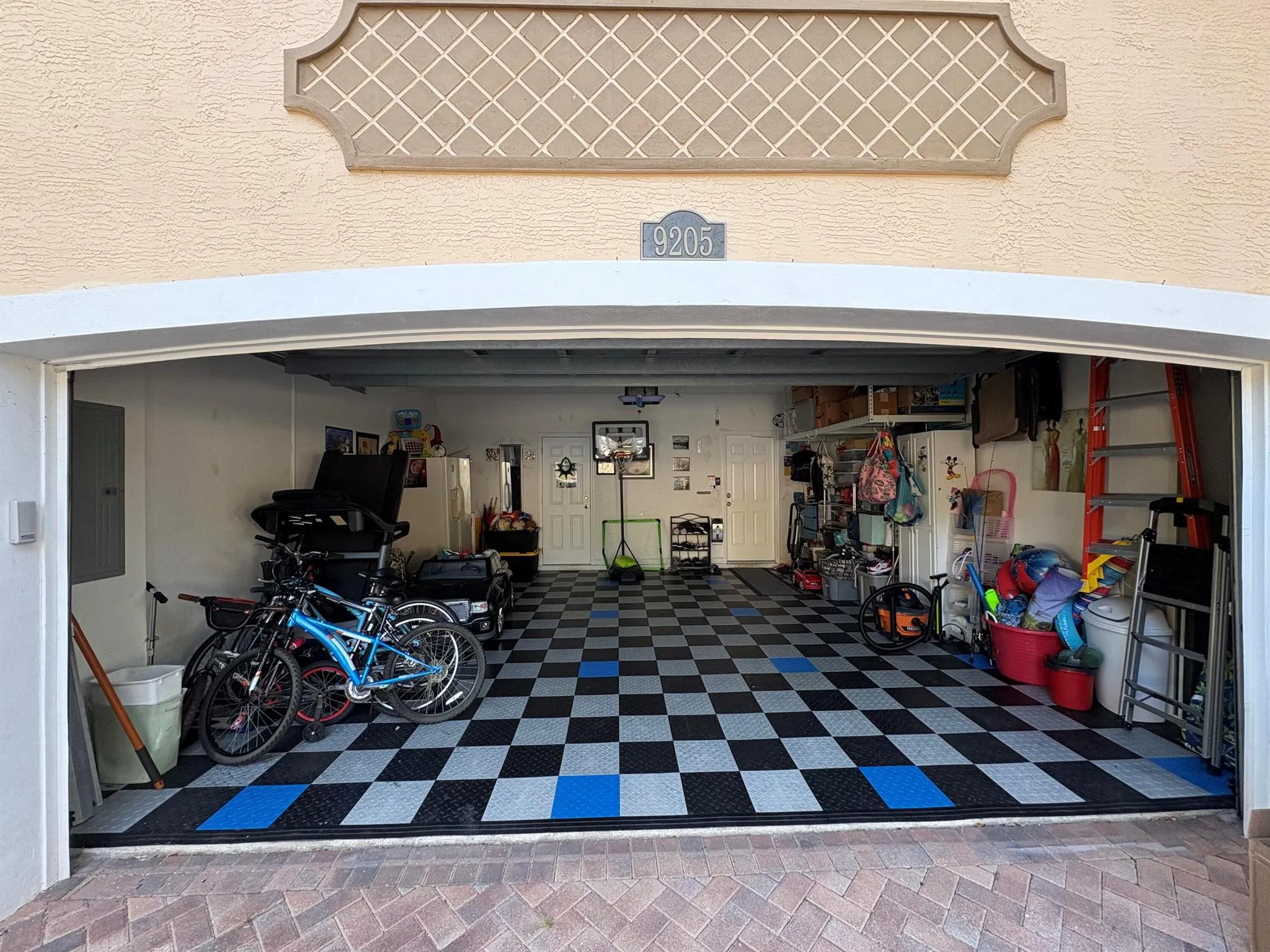 9205 Villa Palma Lane