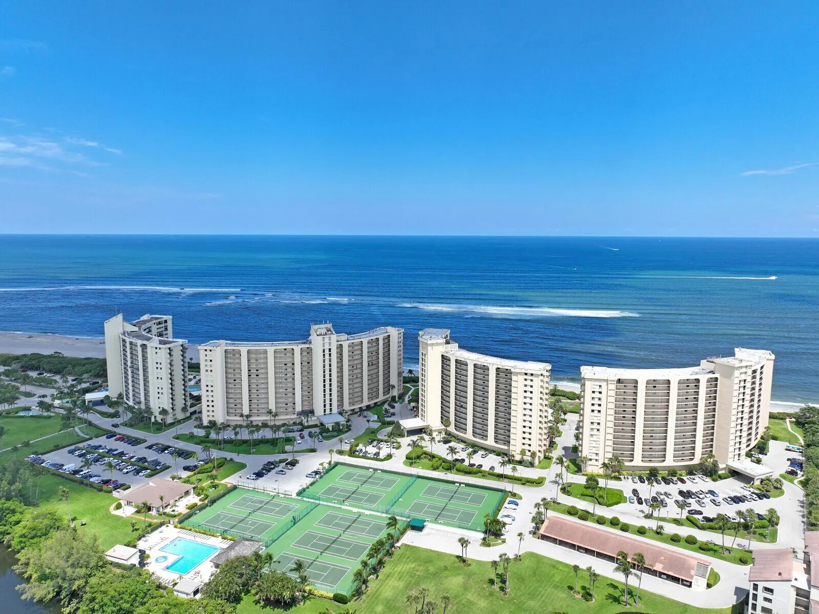 400 Ocean Trail Way, #909