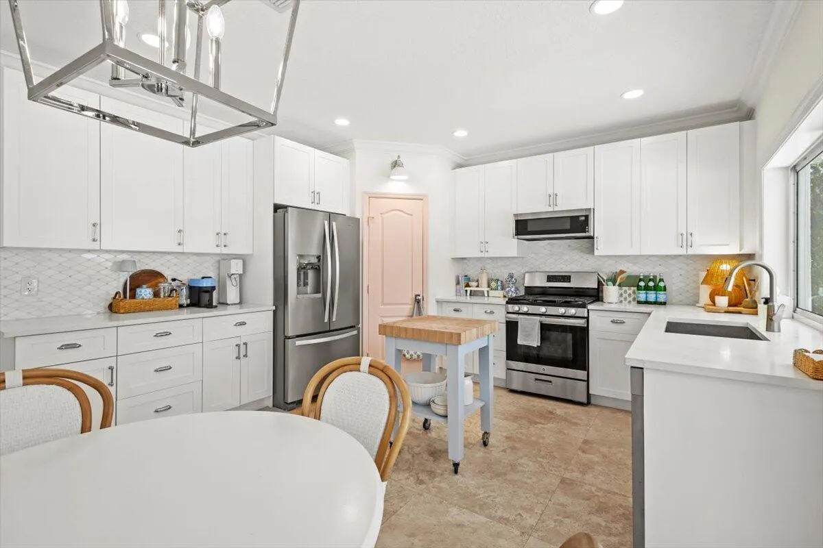 10117 Hunt Club Lane