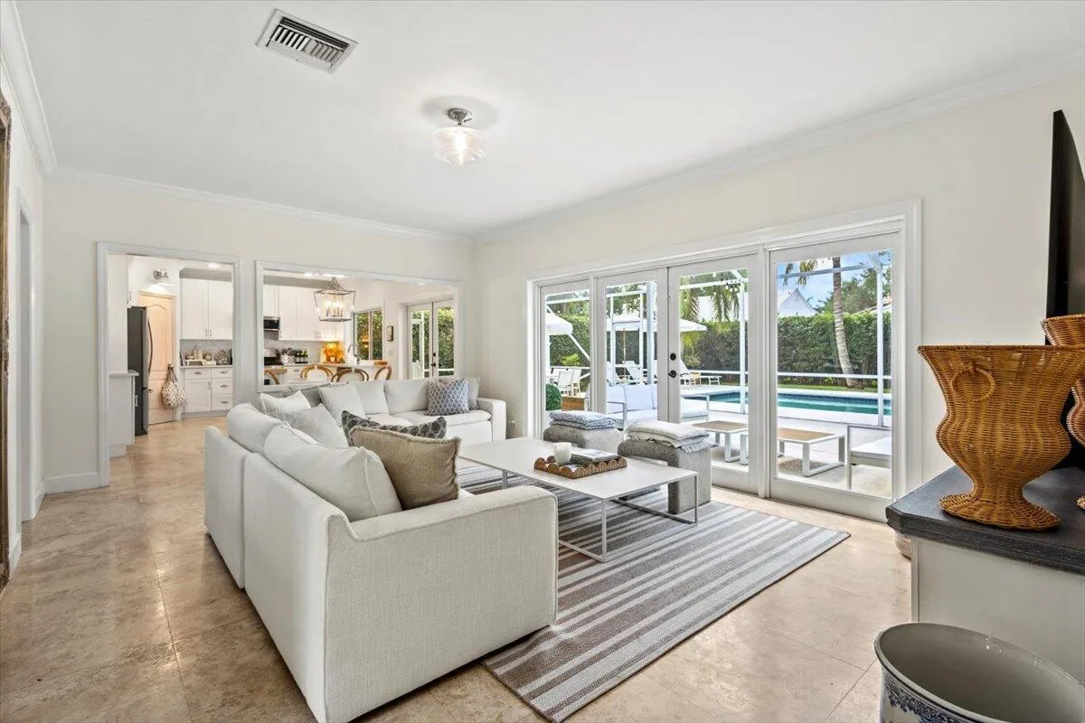 10117 Hunt Club Lane