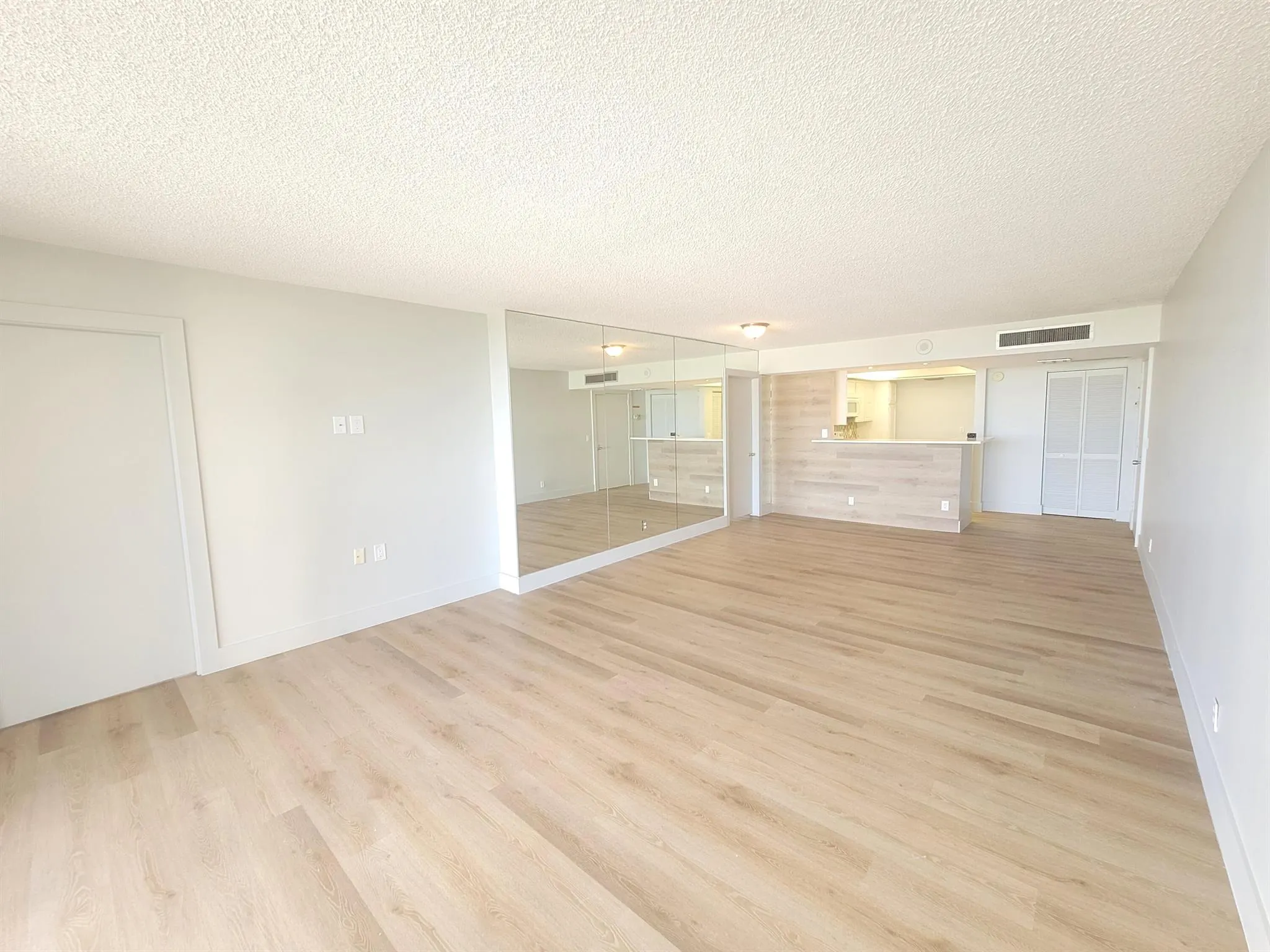 2425 Presidential Way, #603