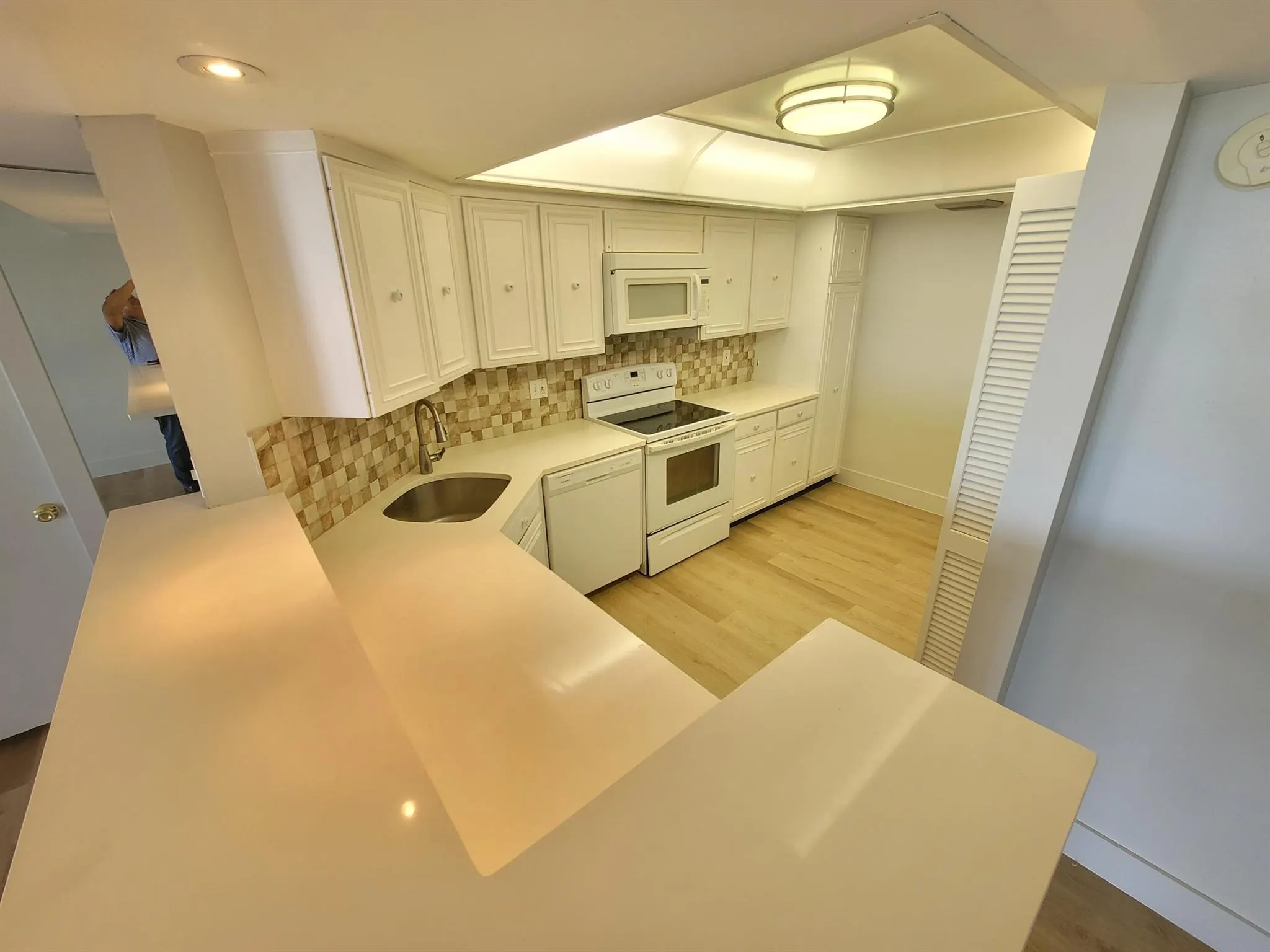 2425 Presidential Way, #603
