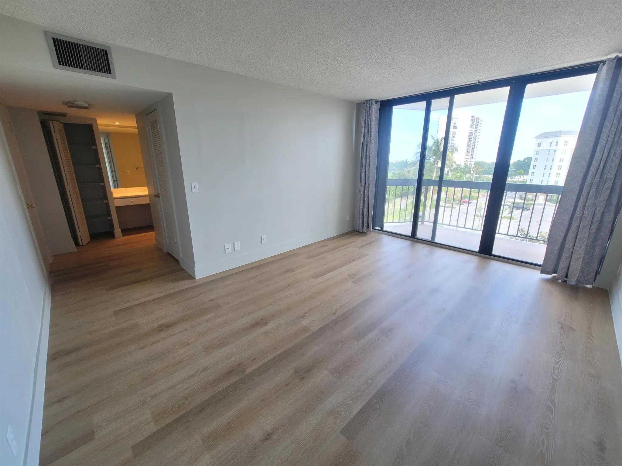 2425 Presidential Way, #603