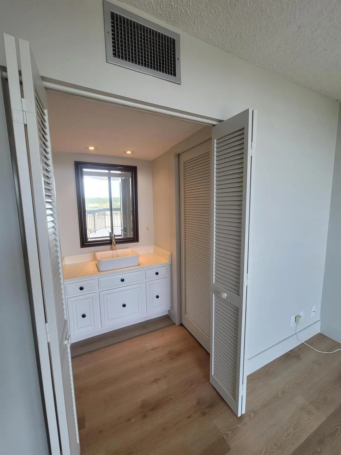 2425 Presidential Way, #603