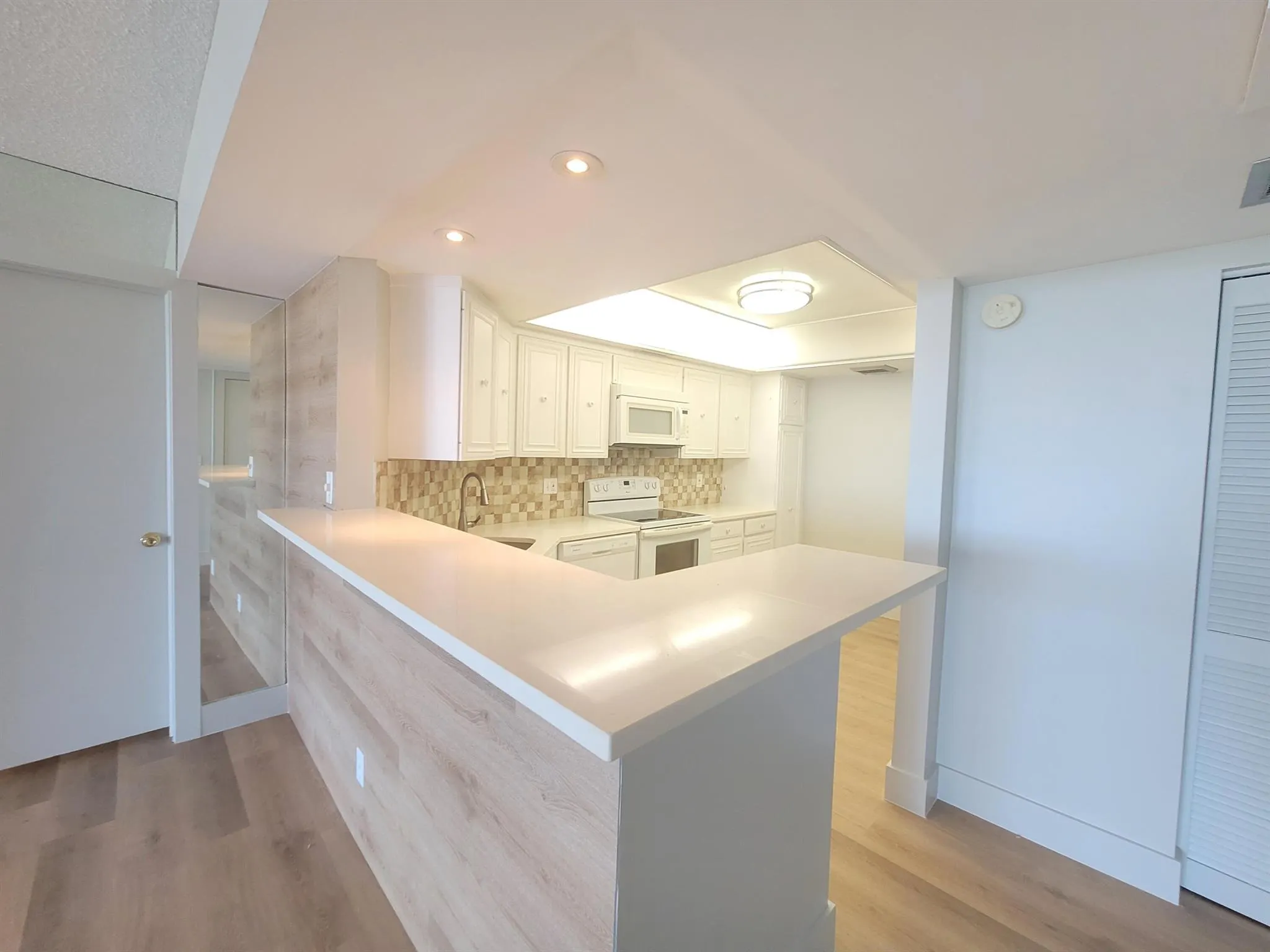2425 Presidential Way, #603