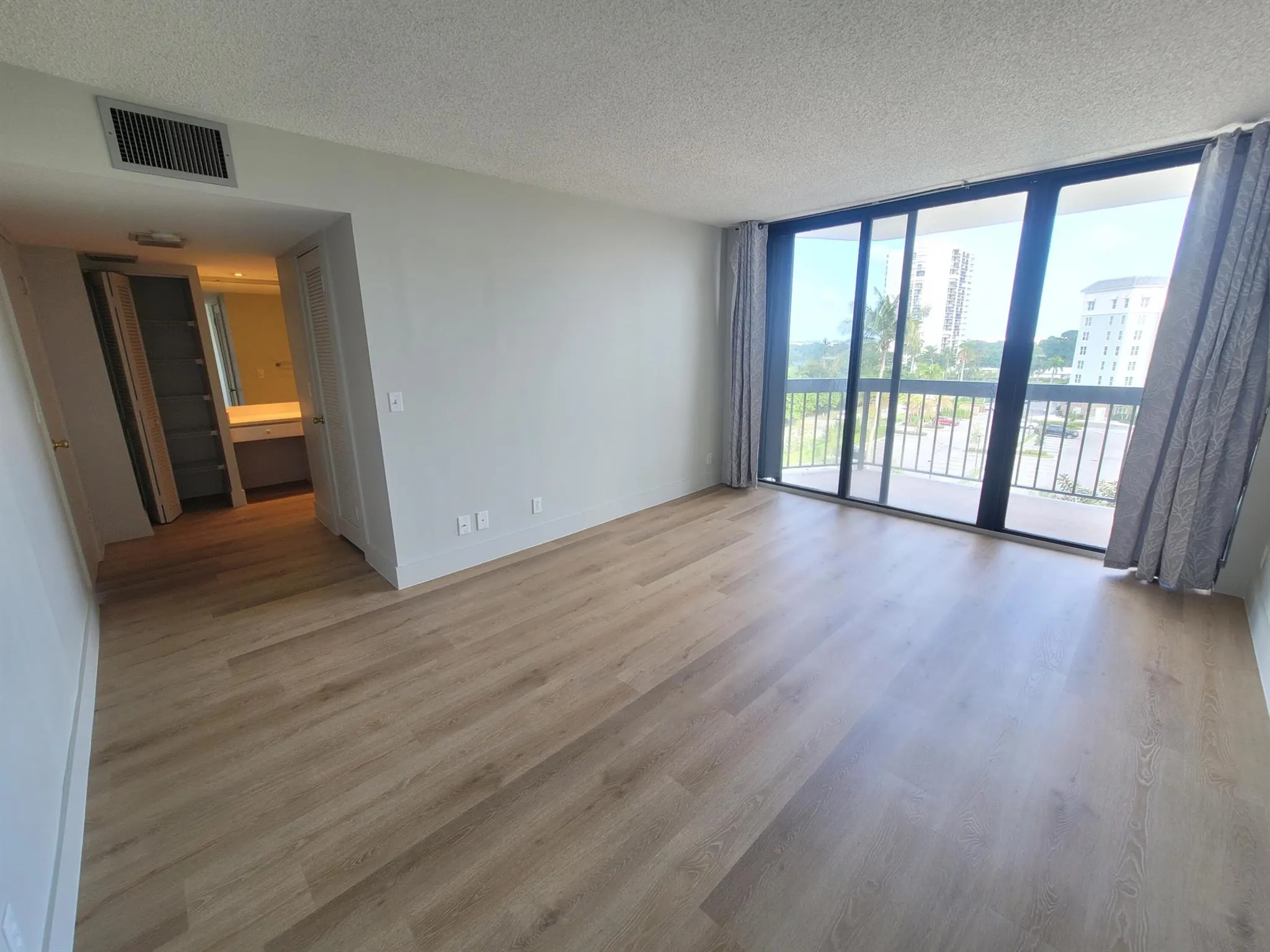 2425 Presidential Way, #603