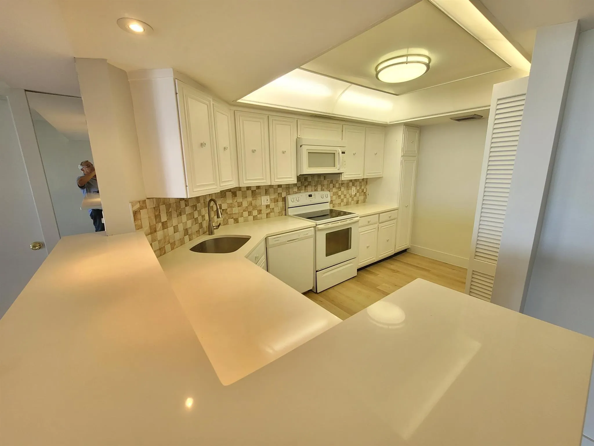 2425 Presidential Way, #603