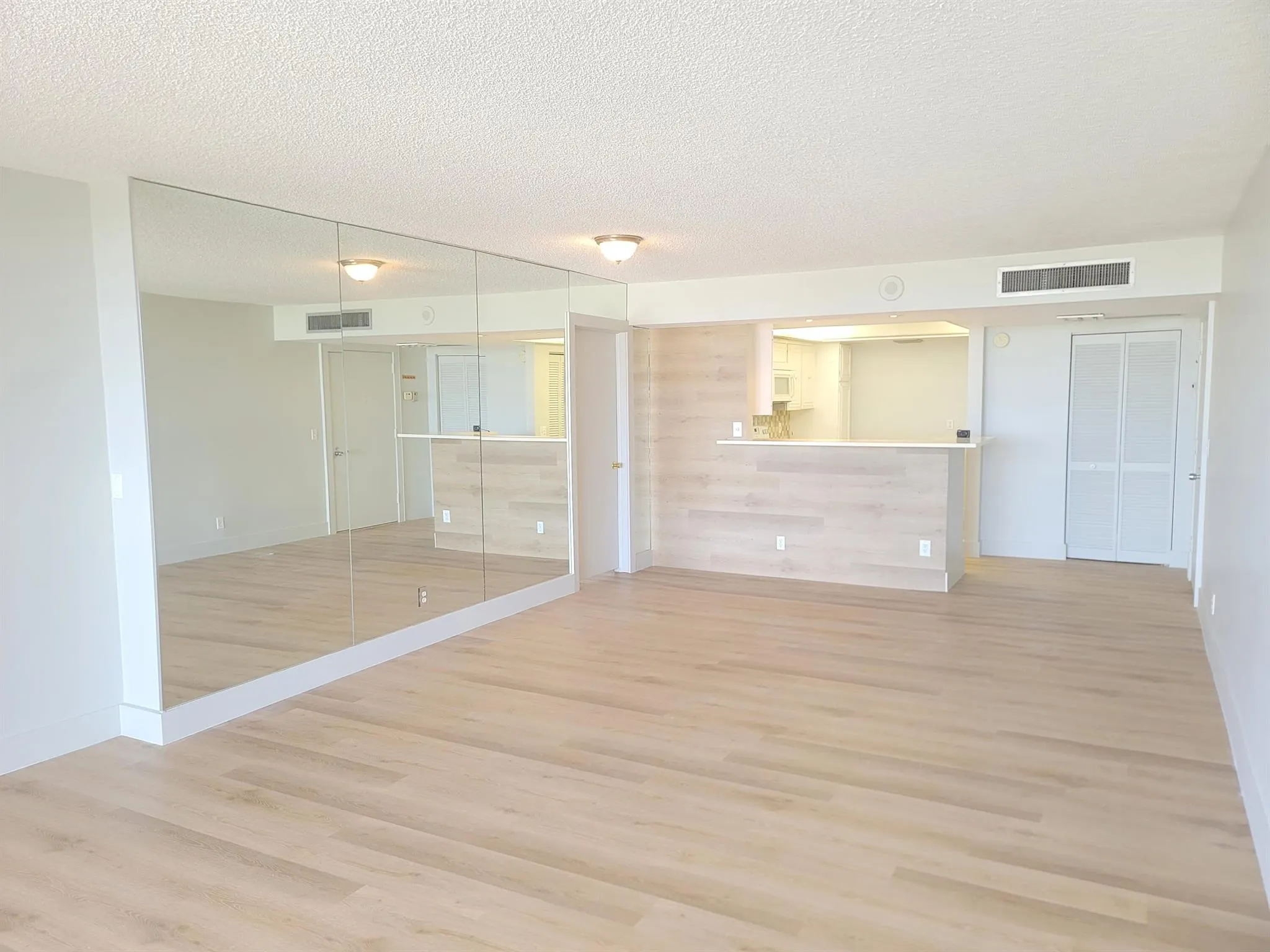 2425 Presidential Way, #603